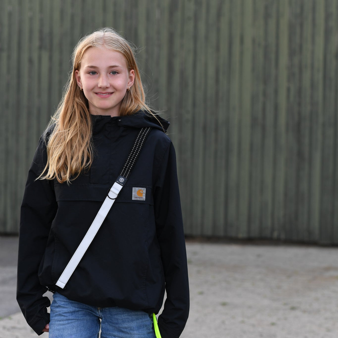 child with a reflective strap that increases visibility in everyday traffic