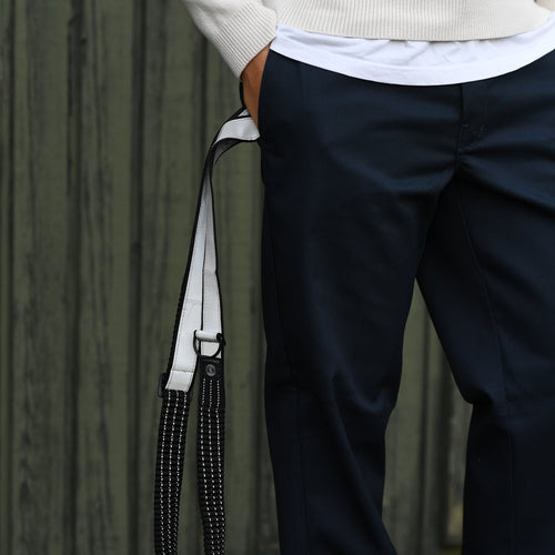 person med refleks strap i hverdagsbrug