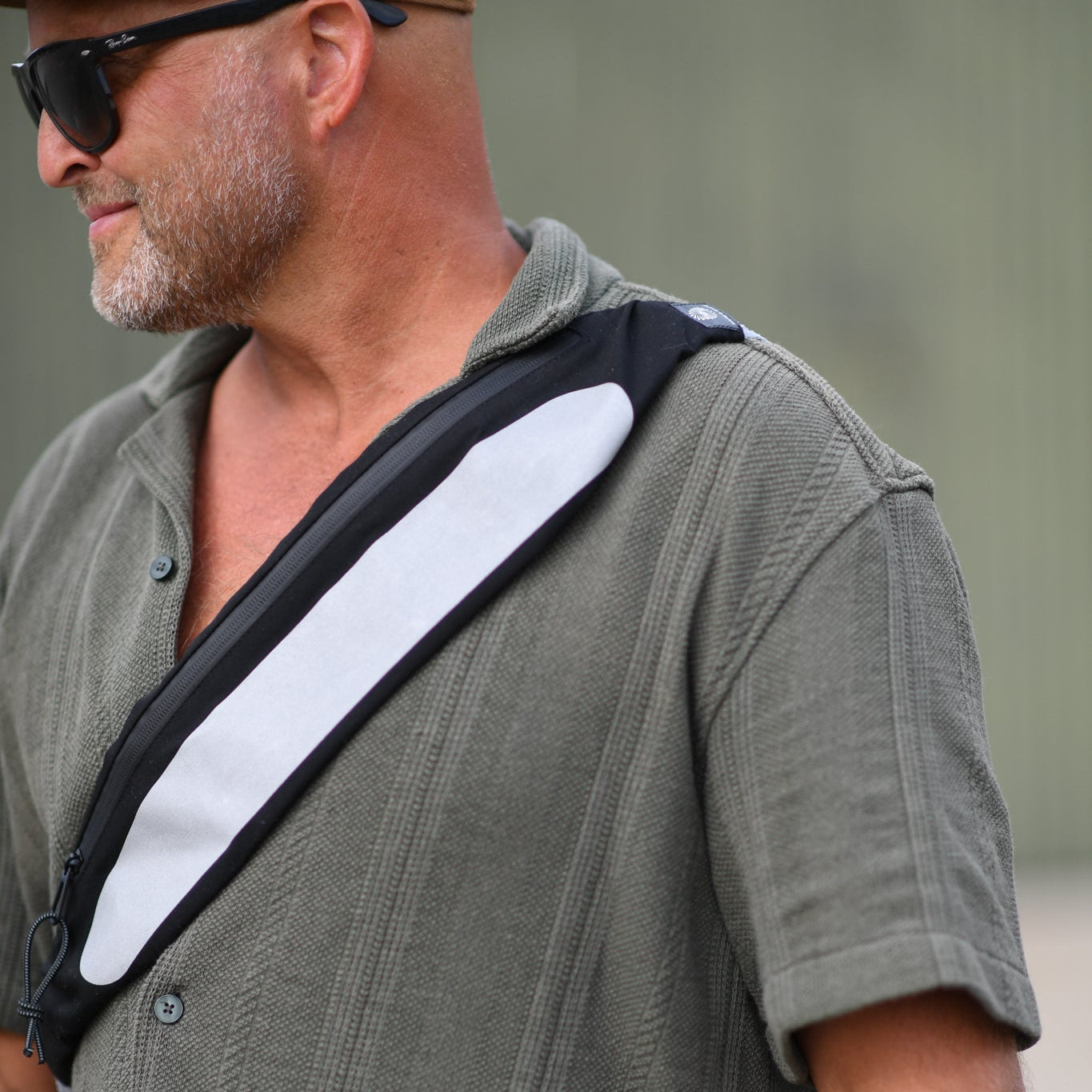 refleks taske strap der øger synlighed i trafikken i hverdagen