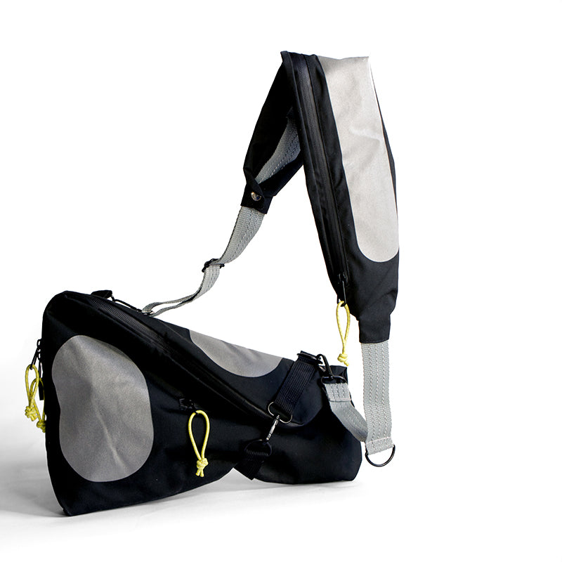 2-i-1 taske med refleks strap der kan bruges som crossbody og øger synlighed i trafikken